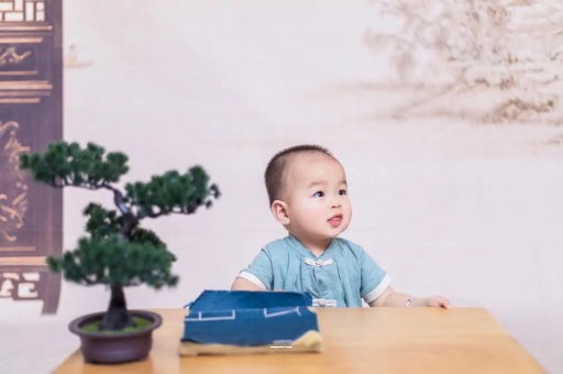 张掖宝宝喊肚子疼怎么回事